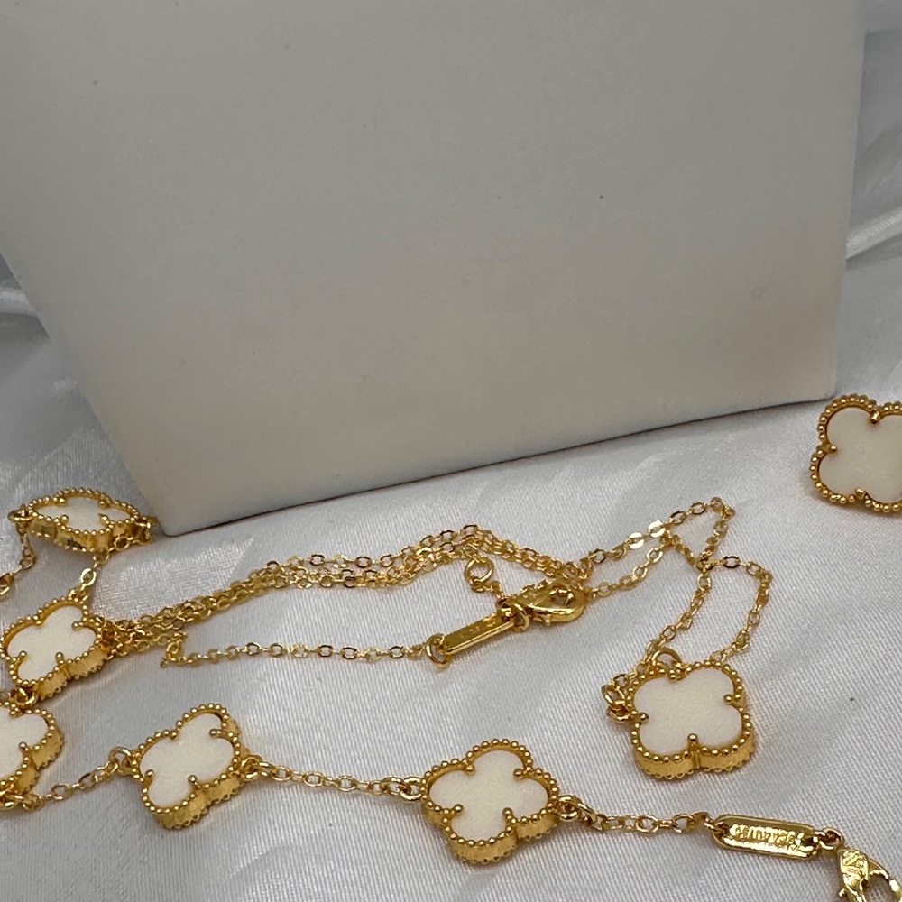 18K Gold Plated White Clover Set - Picture 4 of 8